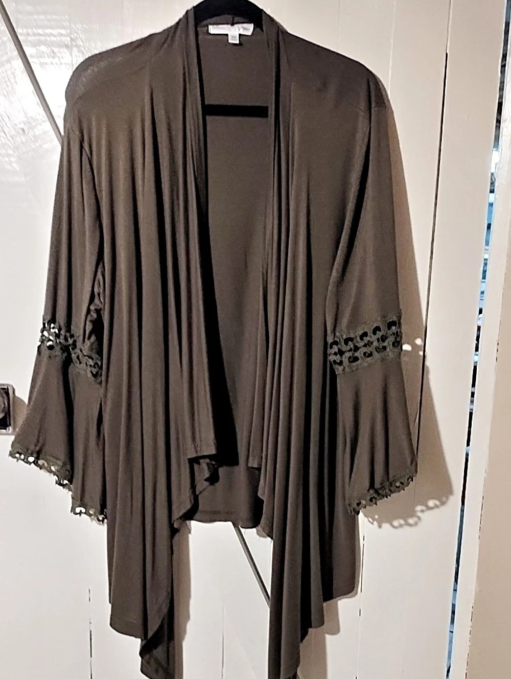 Stem & Vine VGC Draped Lace Trim Shrug in Olive Size 2X